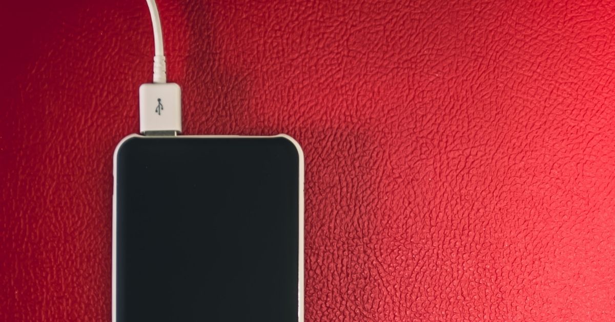 Nova bateria criada por russos carrega 10 vezes mais rápido