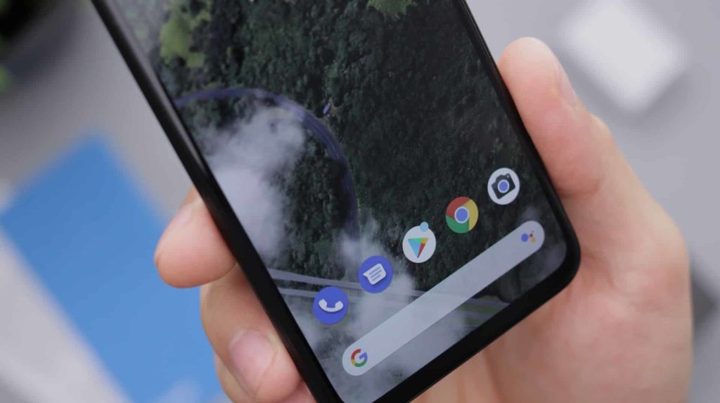 Aplicativo espião de celular Android monitora câmera e WhatsApp Imagem de um celular android